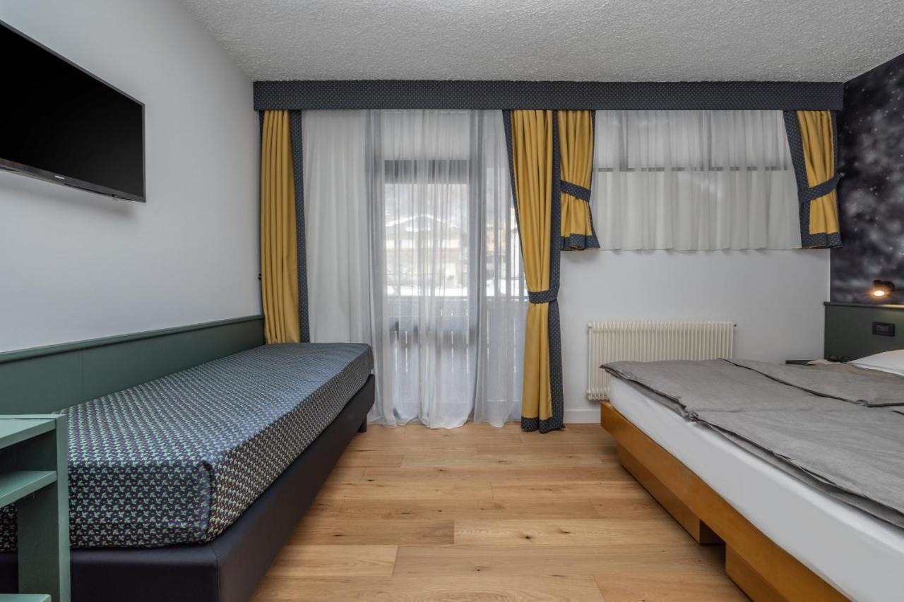 Pippo Hotel Terzolas Exteriör bild